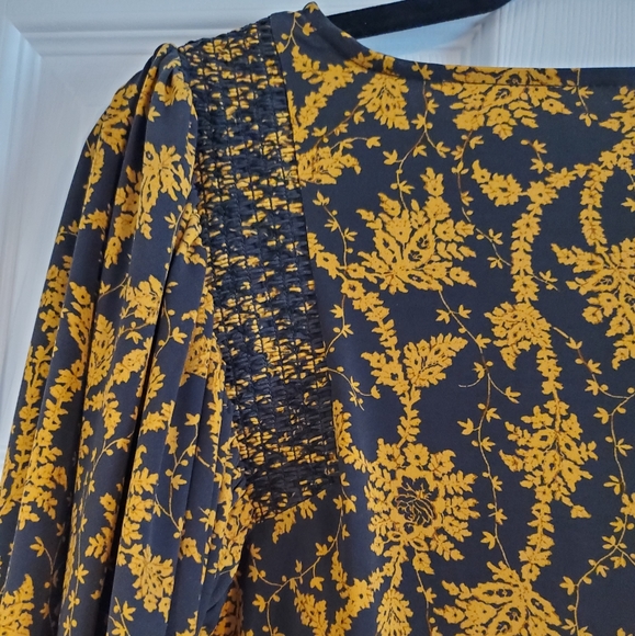 ANN TAYLOR floral blouse - Picture 7 of 7